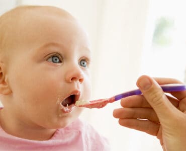 How to Transitioning From Baby Food to Table Food